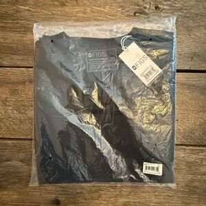 NWT FIGS Black Casma three pocket scrub top XS